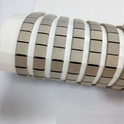 kaufen die Abschirmung der gestempelschnittenen Dichtung formt selbstklebender Streifen-weiches leitfähiges Gewebe über Schaum EMC EMI Shielding Gasket on-line-Fertigung